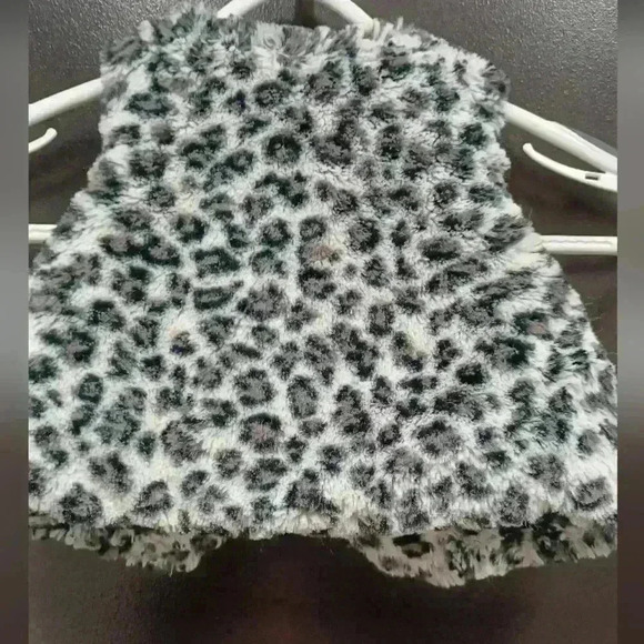 Calvin Klein Cheetah Print Furry One Button Vest Size  2 - Picture 3 of 6